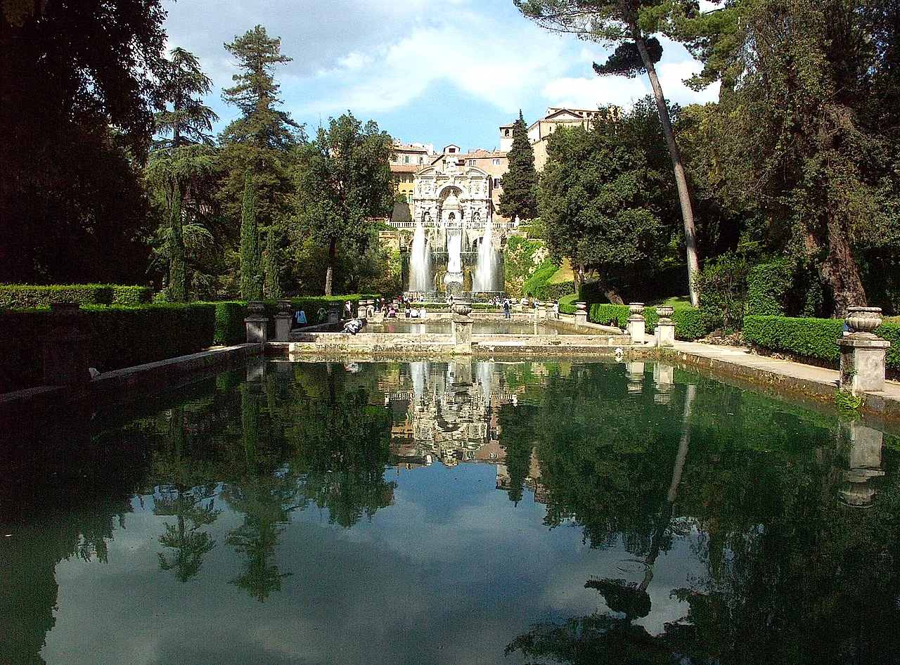 La Fontana di Nettuno e le peschiere con la Fontana dell'Organo sullo sfondo
